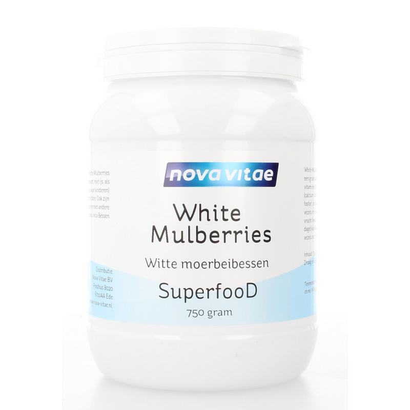 De moerbeien zijn afkomstig uit Turkije. Ze hebben een milde zoete smaak en vormen een uitstekende bron van Vitamine B,C,K en ijzer. Ze bevatten ook vezels, essentiële aminozuren en de mineralen fosfor, magnesium en kalium. Moerbeien is een lekker zoet tussendoortje maar ook geschikt om ergens doorheen te mengen. Ingredienten: Witte moerbeien Voedingswaarde per 100 gram: Resultaat Eenheden Energie 876/207 kJ/kCal Eiwitten 5.8 g Koolhydraten 39.2 g Waarvan suikers 11 g Vet 1.6 g Vezels 6.8 g Gebruiksadvies White Mulberries zijn heerlijk in yoghurt, met ijs, als tussendoortje (ook voor kinderen) en in andere na-gerechten. Ook zijn ze goed te combineren met andere Superfoods zoals Goji bessen. Fabrikant: Nova Vitae Elleboog 1 6713 KP Ede www.nova-vitae.nl White mulberries 750 gram